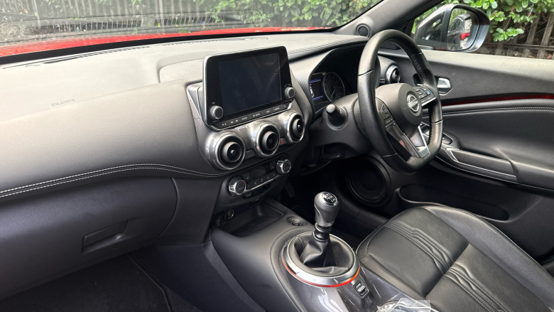 Nissan Juke 1.0 DiG-T 114 Tekna 5dr Petrol Hatchback